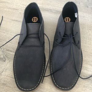 Mens navy blue size 11 chucka boots new